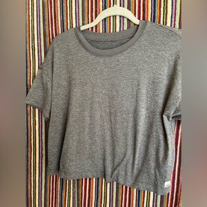 Vuori oversized t-shirt. Size small. Grey.